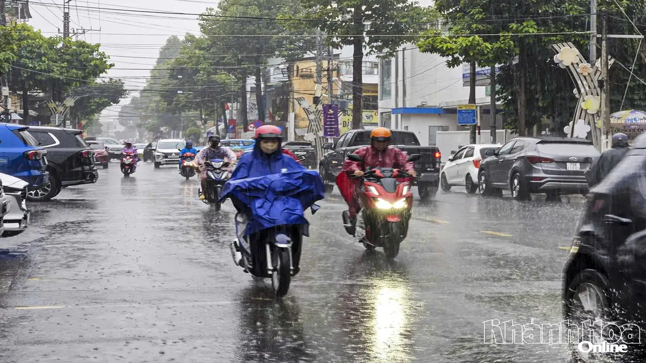 توقعات بتقلبات جوية حادة بعد صدور تحذير من عاصفة رعدية تضرب المقاطعة